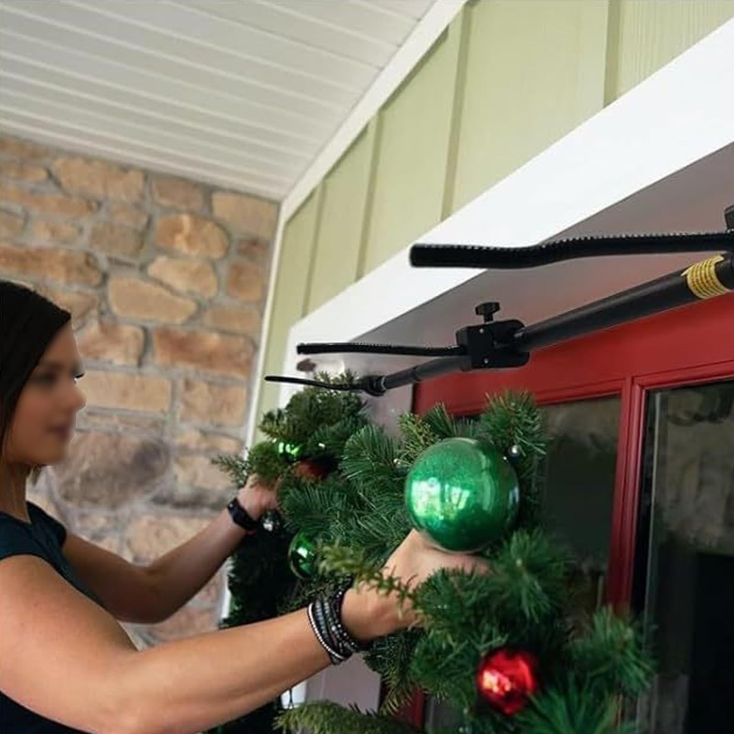 Adjustable Garland Hanger for Front Door — No Drill, No Damage